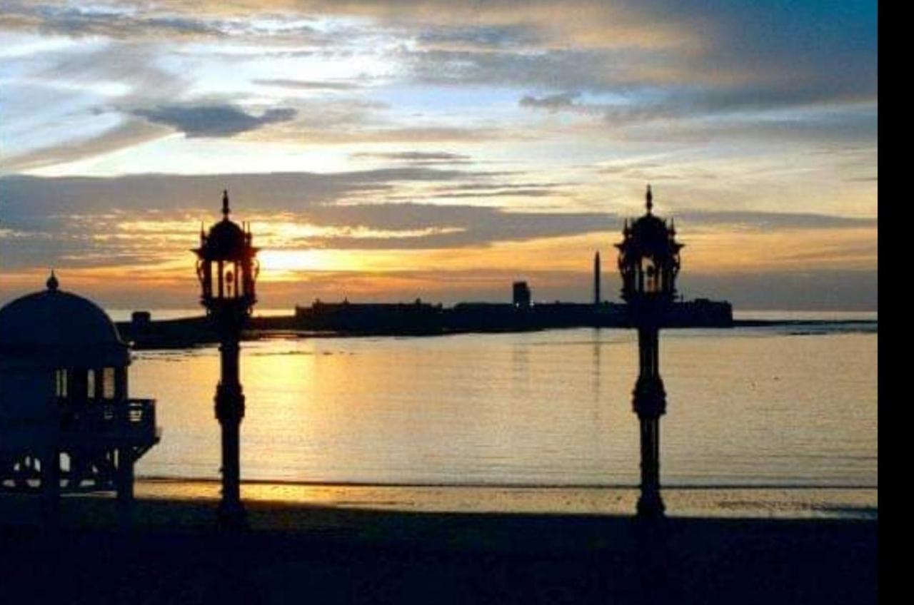 Alojamientos Cadiz Sol ภายนอก รูปภาพ